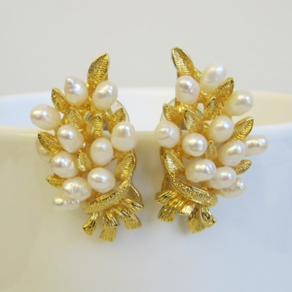 Vintage Jewelry - Vintage 22K Gold-Plated Freshwater Pearl Earrings